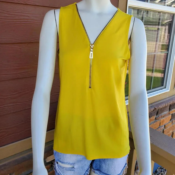 NWT Carmen Marc Valvo Sleeveless Front-Zip Top Yellow Size Medium - Picture 1 of 15